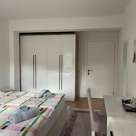 Stylish By Canyons & Pensión Zhaban